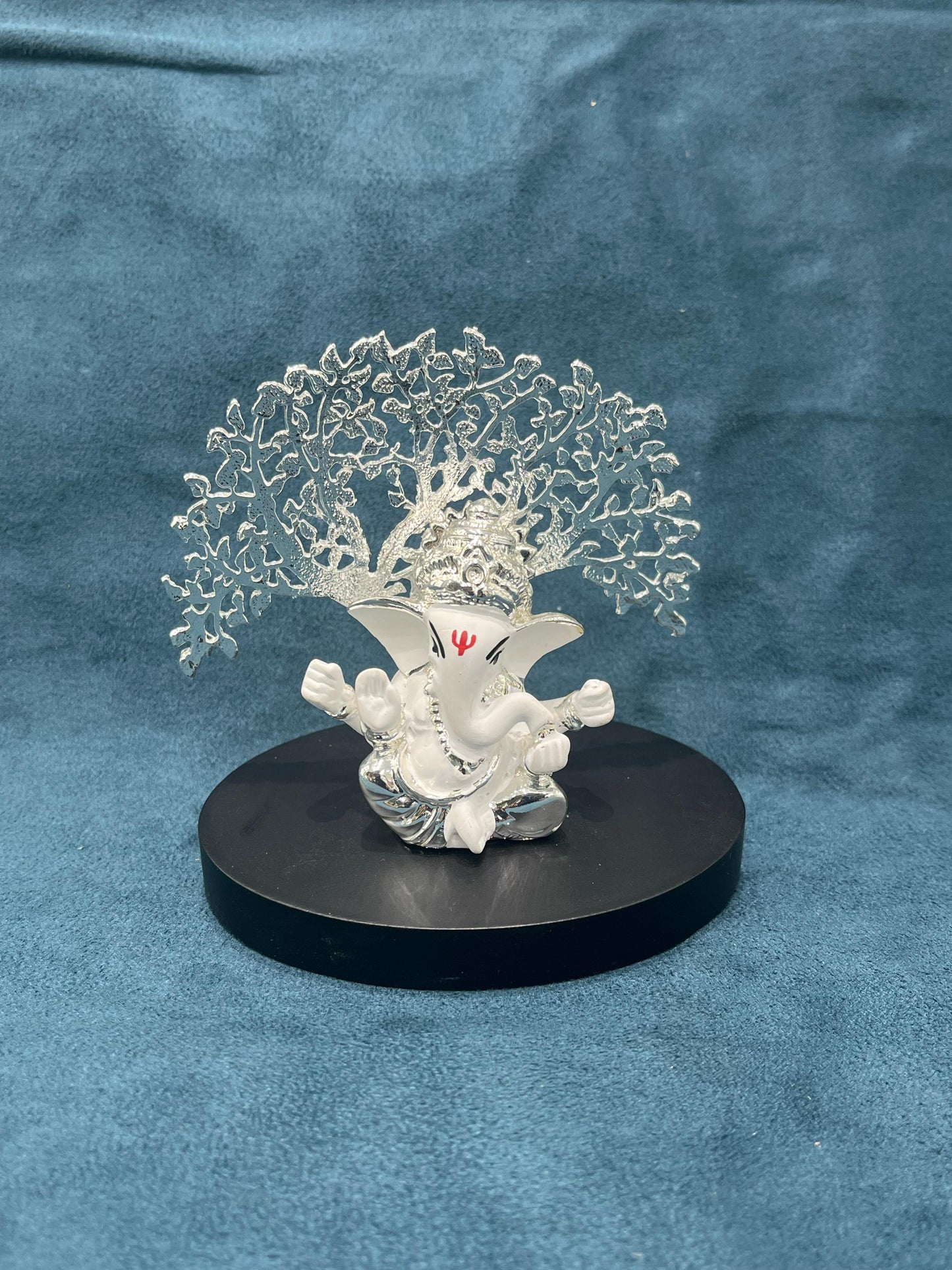 Ganesha Idol with Kalpvriksha