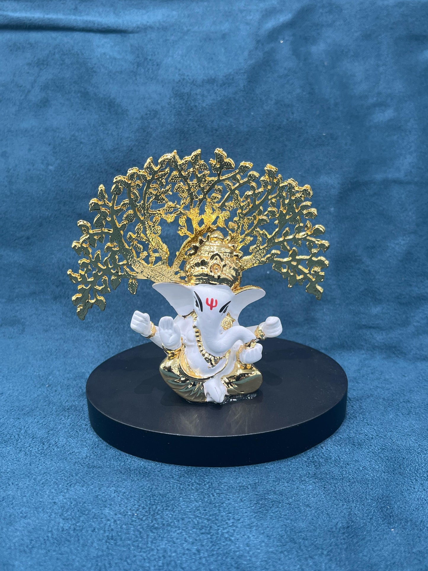 Ganesha Idol with Kalpvriksha